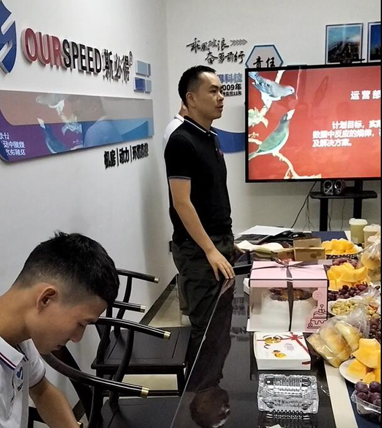 嘿嘿连载APP下载官网下载科技召开9月份总结会暨生日会