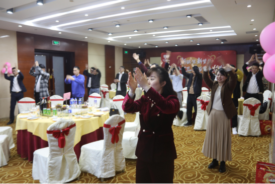 共庆吉年，共扬风帆| 嘿嘿连载APP下载官网下载公司2022迎春年会隆重举办